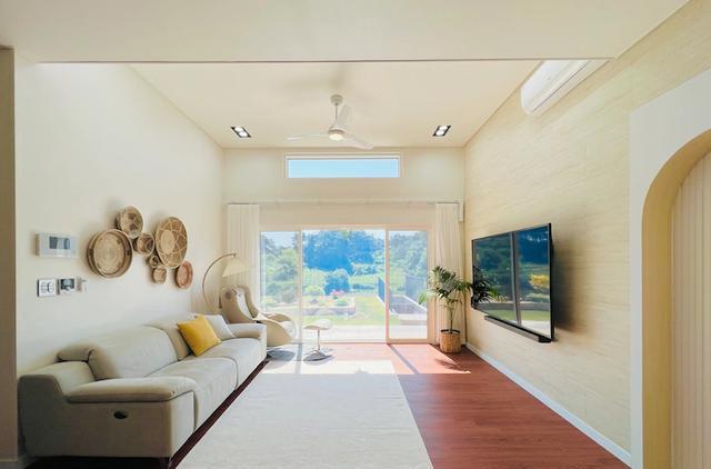 别墅|不羡慕别墅，就憧憬这种自建房，上下2层有车库，庭院大到能踢球