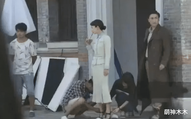 明星助理|明星助理自曝辛酸：半夜洗衣服还得给人按摩，1个月才赚4千5