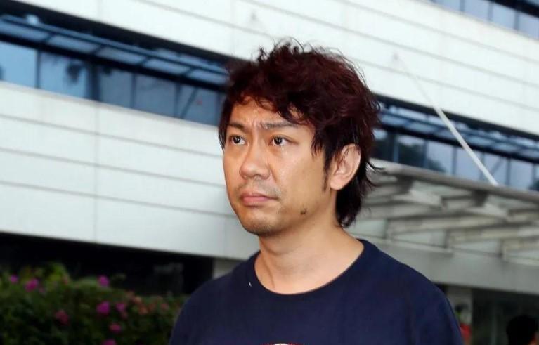 2008年34岁小伙赴新照顾81岁富婆,5年骗光2亿,如今被驱逐出境