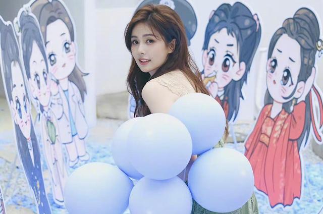 白梦妍|白鹿走秀身份五五分并臃肿,粉丝说是衣服问题,路人质疑身材不行