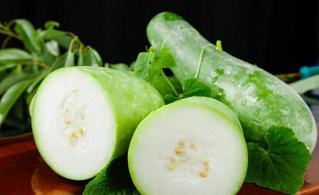 春季,猪肉牛肉靠边站,多吃“5菜2果”,营养祛肝火,越吃越精神