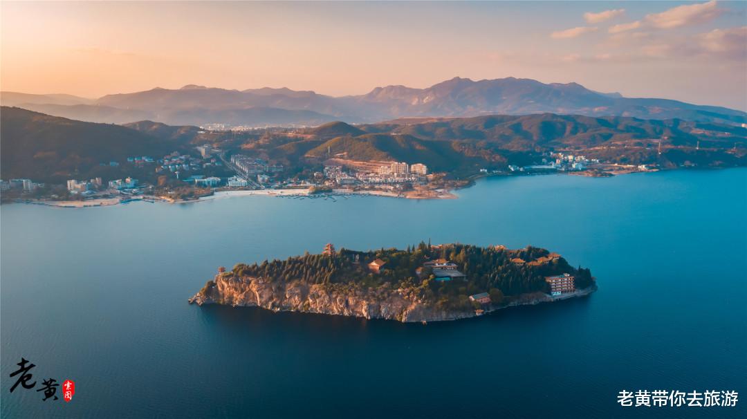 抚仙湖|孤山岛,云南抚仙湖上唯一的独立岛屿,矗立湖心,宛如宝石