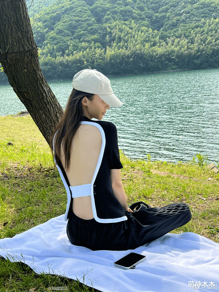 杨幂|女明星拼身材太内卷:赵丽颖秀腹肌,杨幂曲线惊人,殷桃小蛮腰