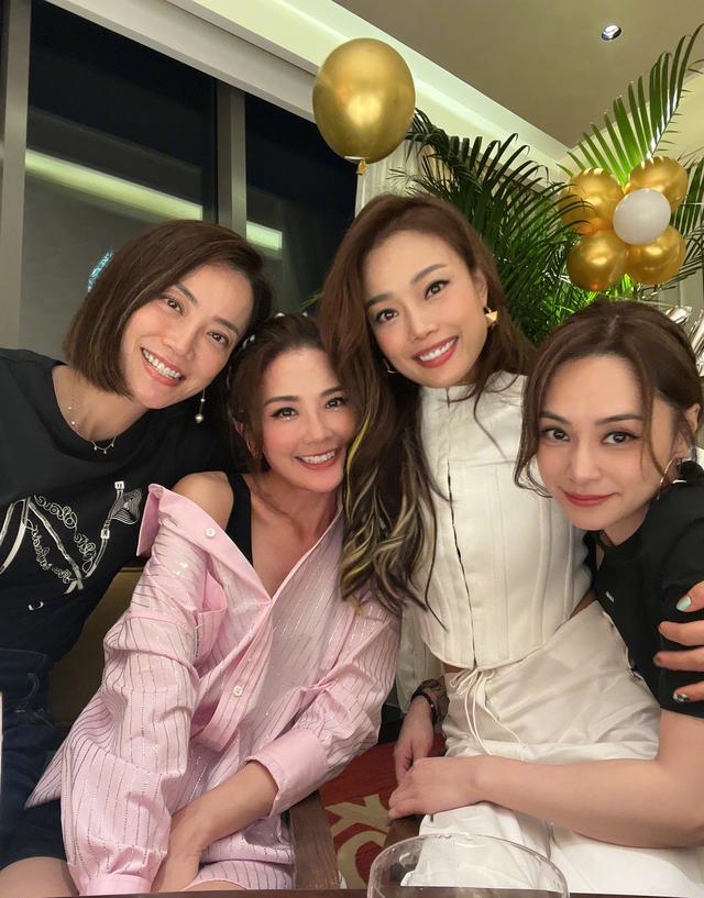 容祖儿|容祖儿美国开演唱会，泳装式演出服太暴露