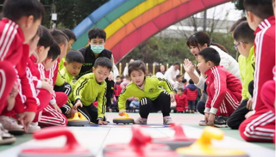 特警|孩子上幼儿园,宝爸指责宝妈“家里蹲”,宝妈的回应让人无力反驳