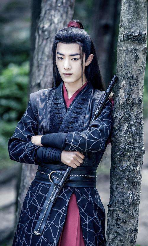 肖战|肖战2023年经纪合约变动：将与龙丹妮对半分，2026到期之前想转型！