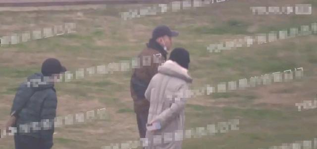 周迅|47岁周迅带小13岁绯闻男友卓越回老家见父母，此前多次被拍牵手