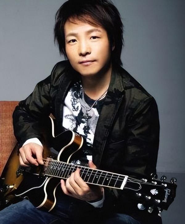 许巍|许巍:初恋妻子和父母帮他克服抑郁症,如今生活幸福,想要孩子