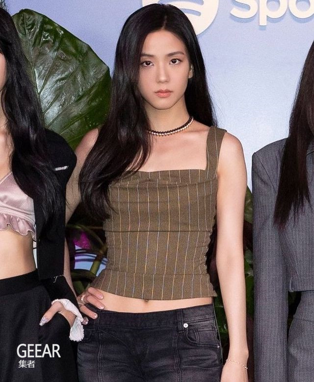 润唇膏 这10位穿低腰裤最美的韩国女星！她们都有哪些共同点?