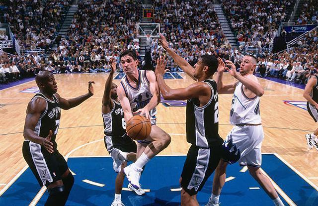 德文·布克|浅谈NBA，看似温文尔雅的斯托克顿，为何被称为四大恶人之首？