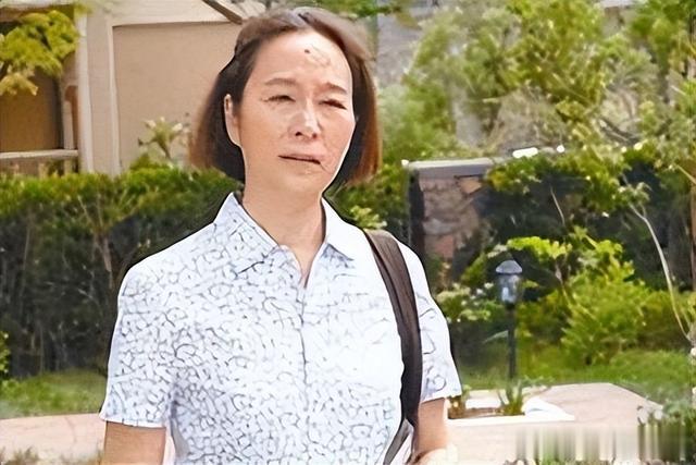 奚美娟|老戏骨奚美娟:高龄产子却被离婚,独自抚养儿子27年后,苦尽甘来