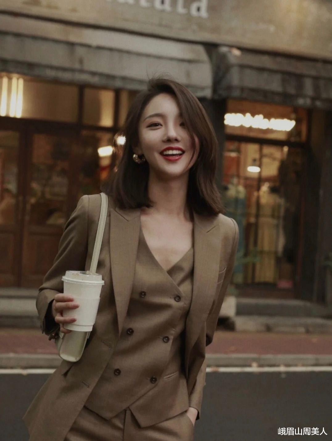 发型 ?建议中年女人,远离这3种“发型”!显老还拉低气质,很多人都留过