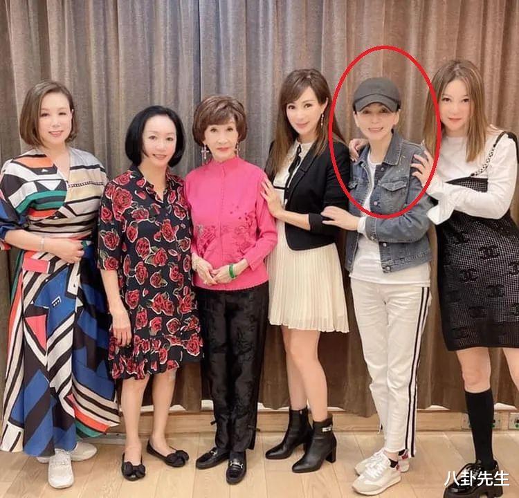 上海市|上海明星陆续走出家门：有人参加聚会不戴口罩，有人连夜乘机离开