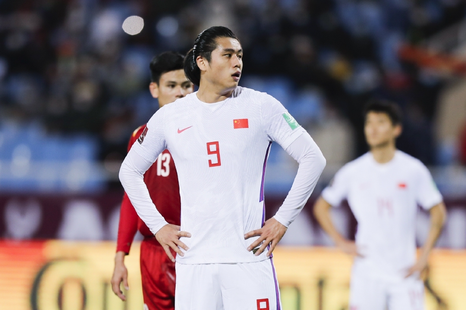 国足|补招10人，国足大换血，目光瞄准26年世界杯，球迷：多吃点海参
