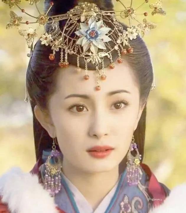 |杨幂脸部越来越不自然，皮肤下垂太明显