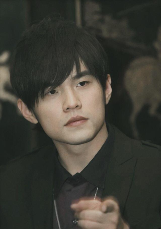 卢洋洋|96年小鲜肉演巨星被嘲讽:天王门槛那么低?真浪费了卢洋洋的美貌