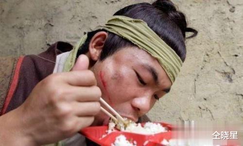 朱丽娅|横店现状:遍地都是“美若天仙”的龙套,为了成名甘愿蹲守路边!