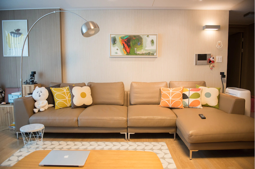 100㎡户型,客厅无主灯,搭配木饰板,务实不花哨