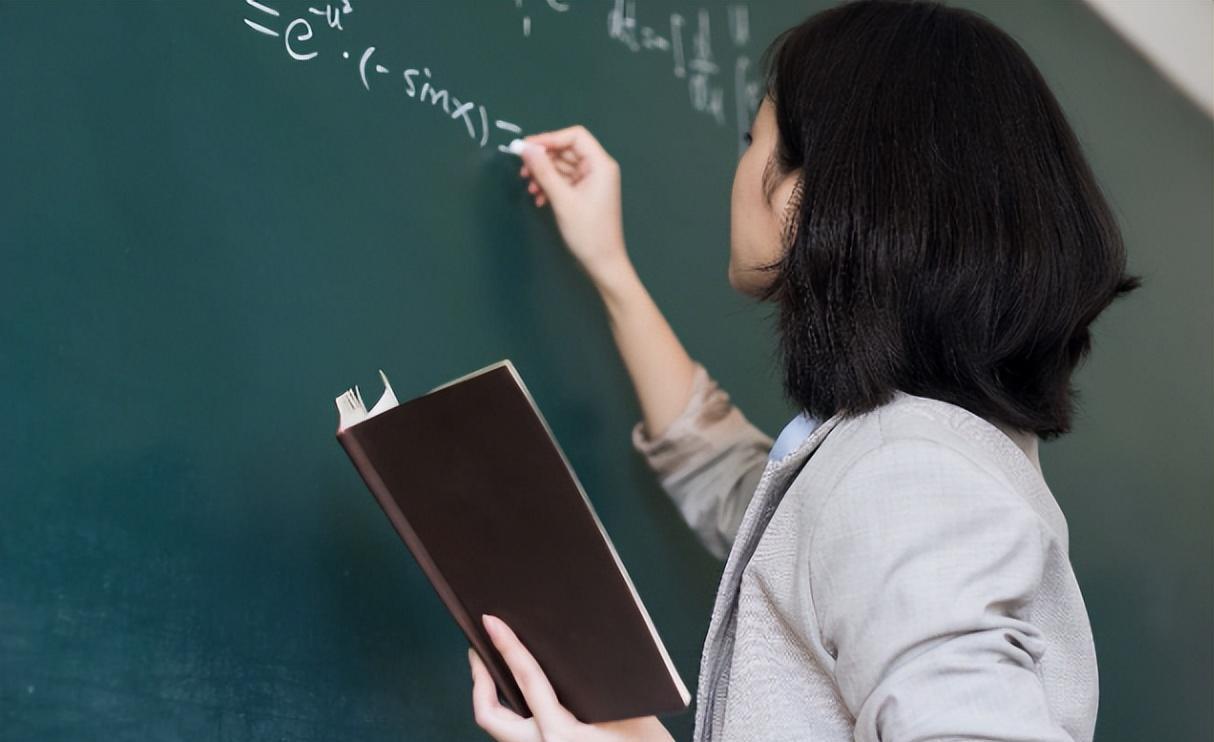 大学老师工资有多高？北大教师晒出工资单，网友看后难以置信