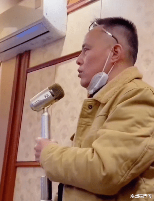 |熊磊晒爸妈结婚旧照,婚车车队显气派,网友:熊爸年轻时好帅