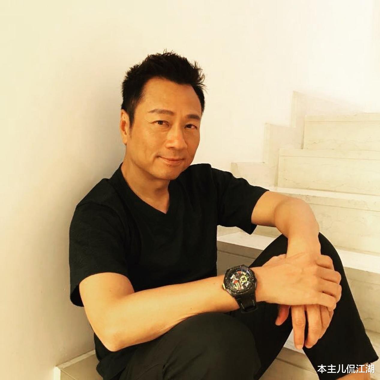 黎耀祥|演员黎耀祥：对前妻有愧疚，再婚让母亲伤心，33岁做爸爸也幸福