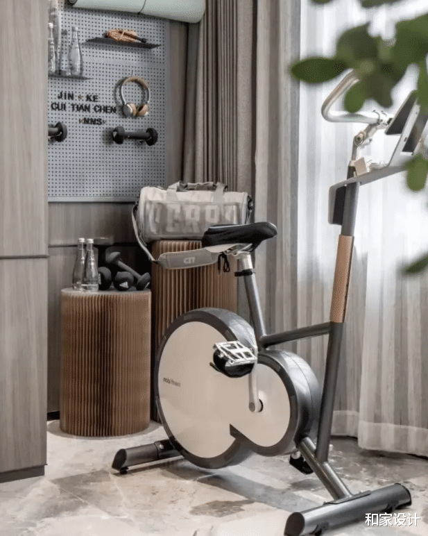 这么小的阳台,怎样才能设计得更合理呢?并且改造成超能收纳空间