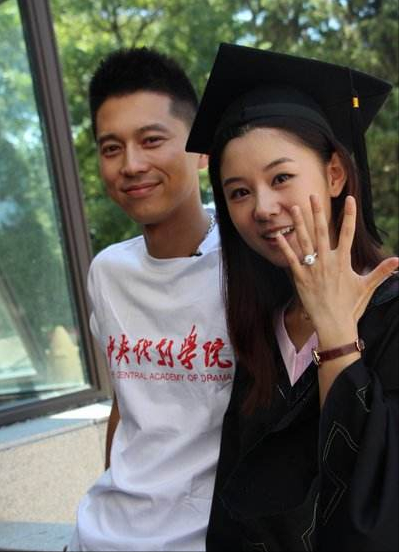 李小萌|出道17年零绯闻,她被称“最干净女星”,初恋老公为她拒演吻戏