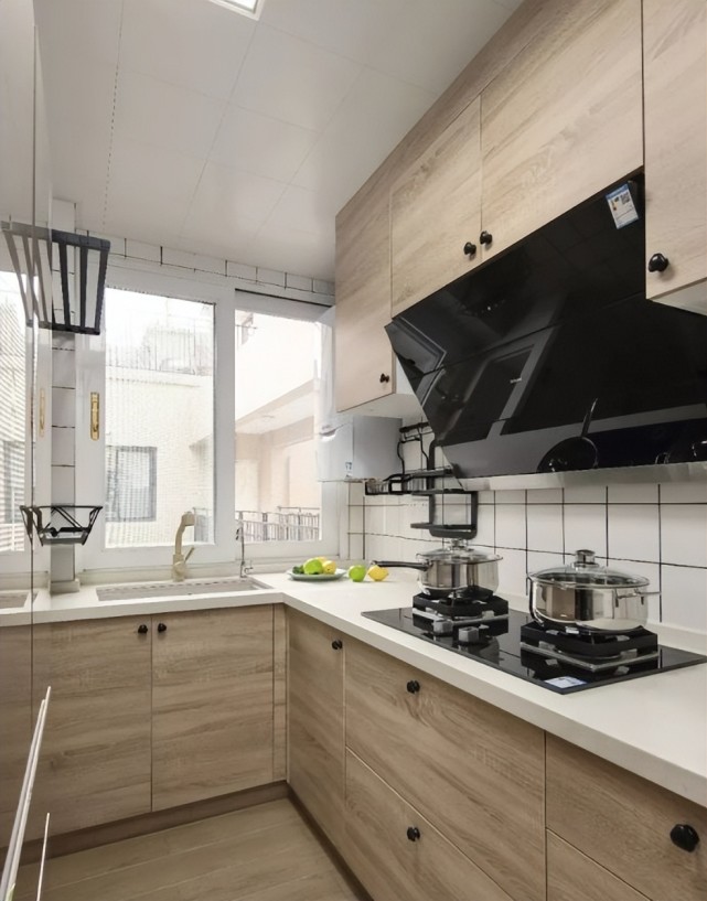 |退休老夫妻的新房子,收到一套房子大礼,古香古色,邻居排队参观