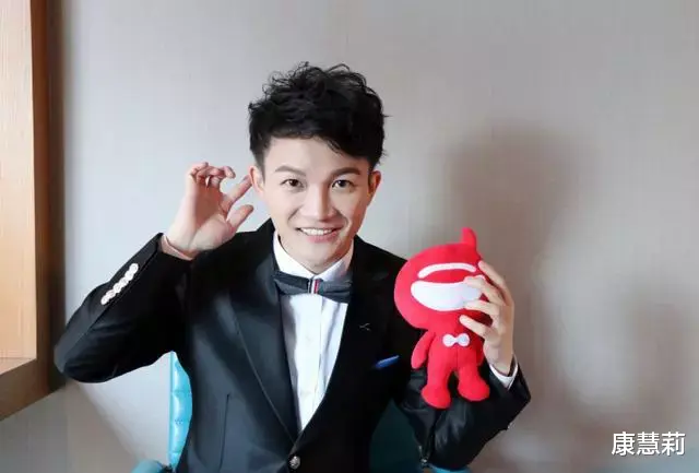 周深|究竟什么才是被抵制的“娘炮”审美？周深为什么不算？