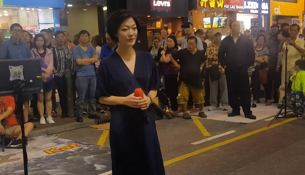 星光大道|歌手龙婷：曾是《星光大道》冠军，受邀参加春晚后，为何街头卖唱