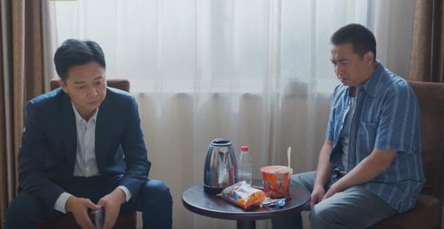 张卫国的夏天|《张卫国的夏天》悲催男主：交不起每月3万房租，就要被扫地出门