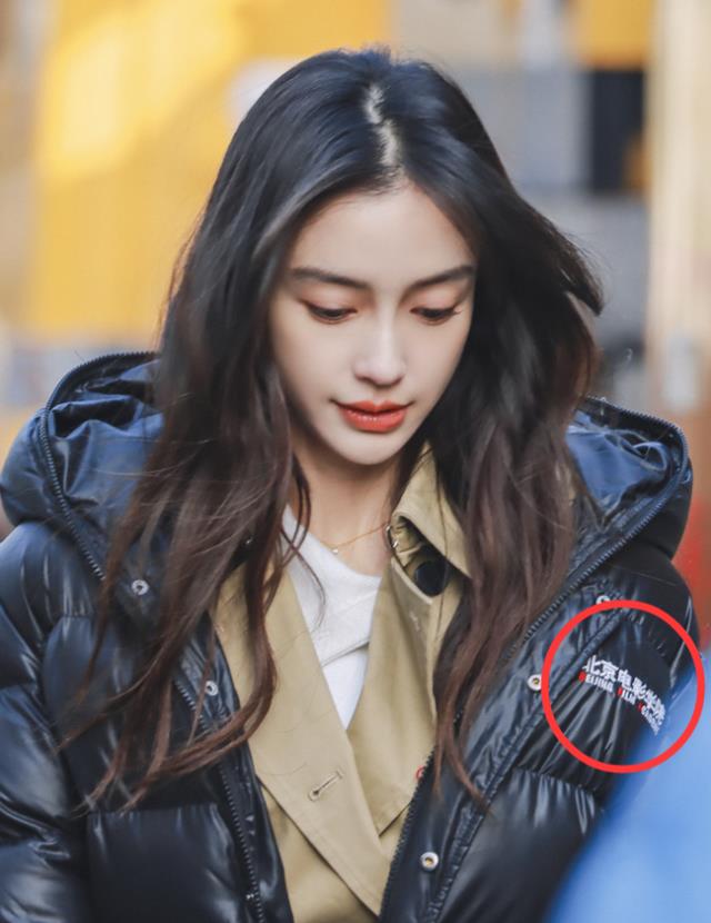 Angelababy|Baby低调撒糖，穿黄晓明北电校服现身片场，夫妻二人恩爱如初