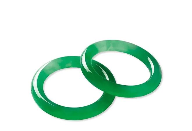 翡翠|「灵水」翡翠珠链再度现身西泠拍卖会,成交价2070万!涨幅超30%