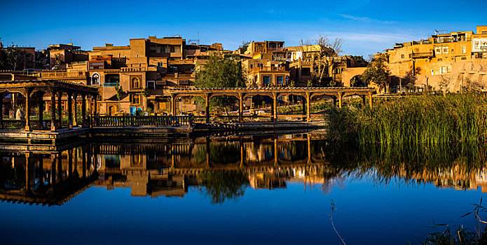 喀什|在新疆首府乌鲁木齐市区，有一个特殊的景点，即著名的喀拉喀什老城