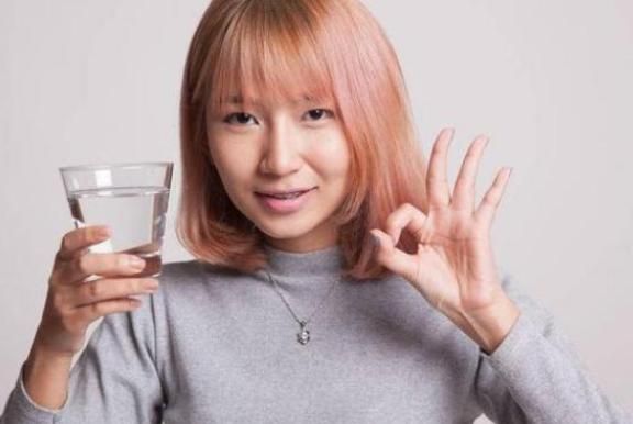 兰蔻小黑瓶 早上空腹喝水,比不吃早饭的危害大?或许还有人不清楚,建议了解