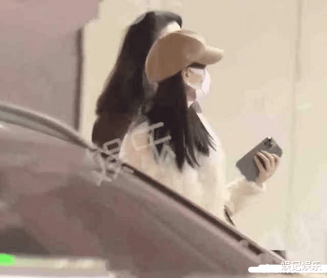 聂欢|任嘉伦带老婆聚会照曝光，夫妻俩穿情侣装好甜，聂欢长发披肩气质好