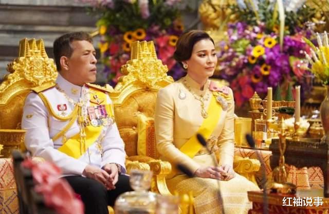 江苏卫视|苏提达地位飙升了！见到诗琳通不用匍匐跪拜，站在一旁点头微笑