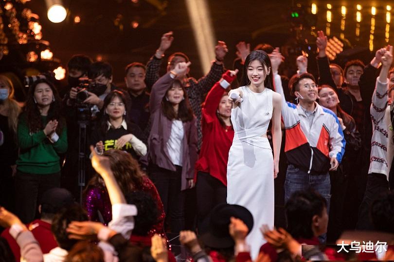 单依纯|《声生不息》舞台上,单依纯如此这般阐释《爱与痛的边缘》无话说