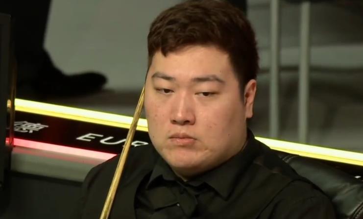 马克·塞尔比|2-4到5-4，决胜局大逆转，中国00后天才神勇，颜丙涛淘汰塞尔比