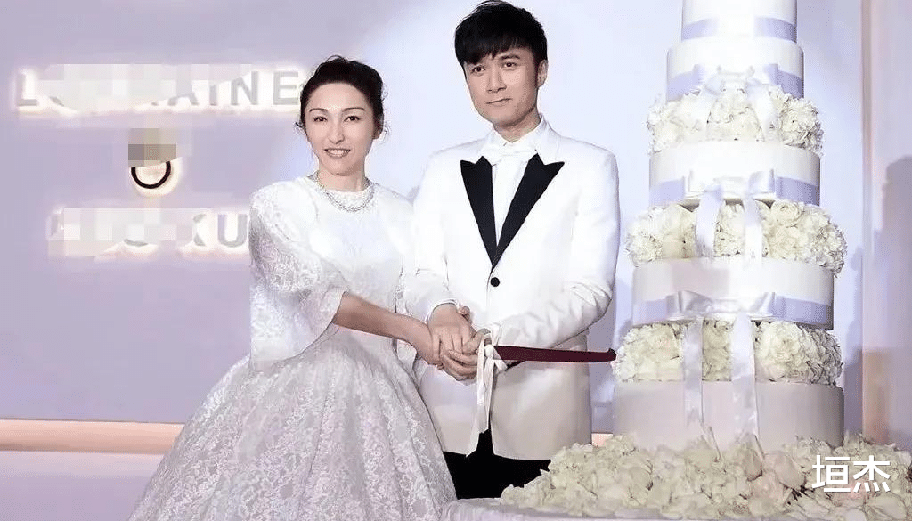 钟镇涛|6位娶了“自家经纪人“的男星，个个出乎意料，对对幸福美满