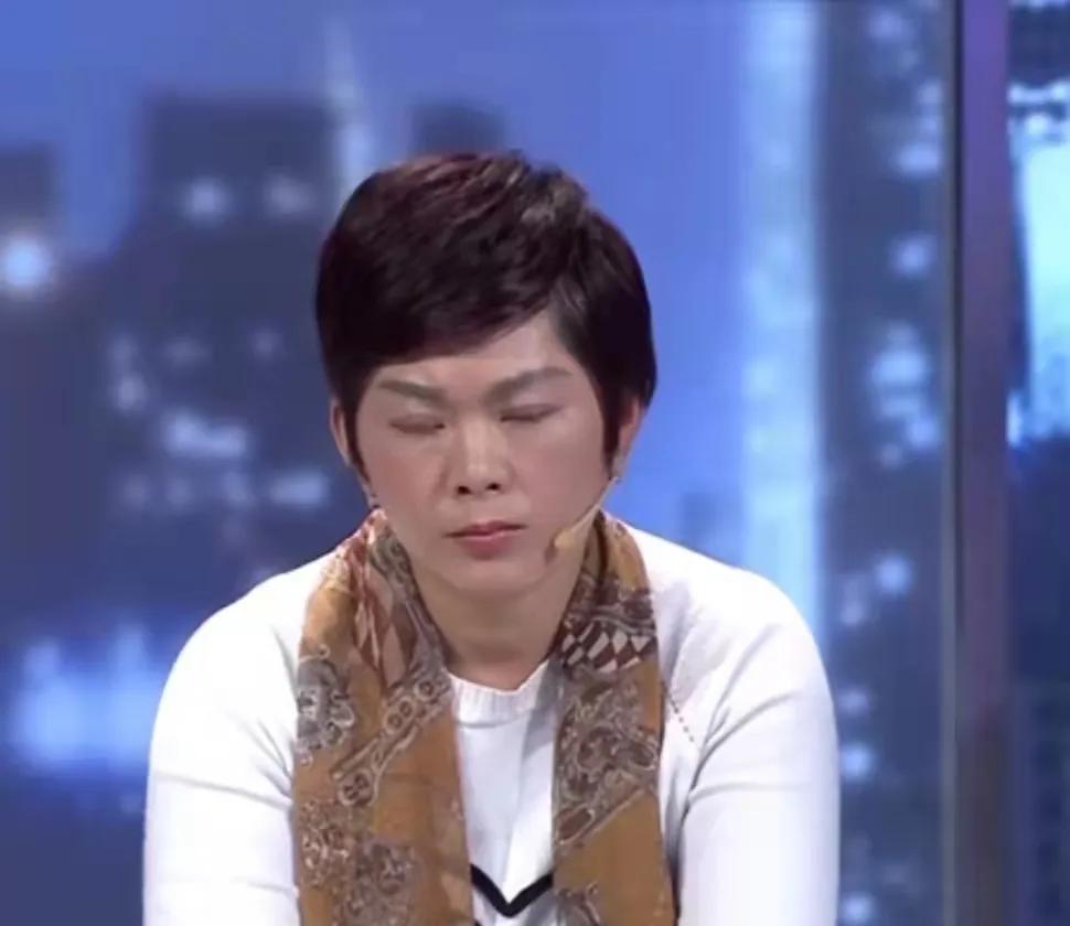 男子与女邻居车上暧昧不清,妻子发现后怒发业主群反遭暴打