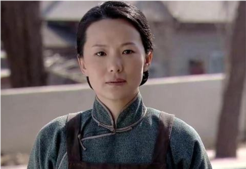 张嘉益|《悬崖》导演忽悠张嘉译遭2次罢演，与宋佳闹矛盾，咏梅因祸得福