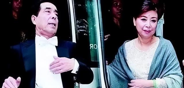 郭晶晶|“清醒贵妇”郭晶晶:打破豪门阔太形象,节俭举动帮霍家保全名声