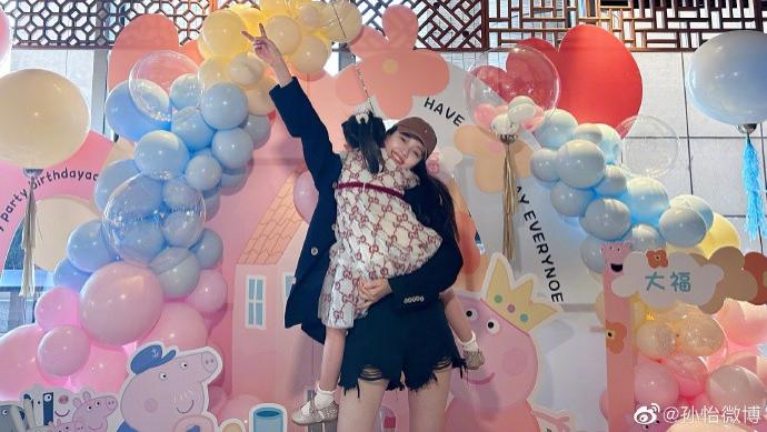孙怡|孙怡离婚后独自为女庆生，回顾与董子健恩爱点滴，真让人觉得可惜