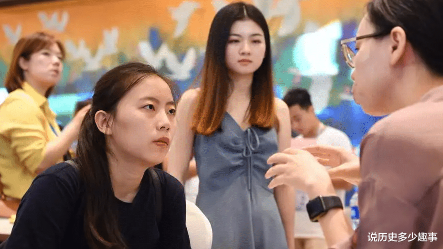 95后|“下班时间别跟我谈工作”，企业宣布降薪后，员工组团“摆烂”