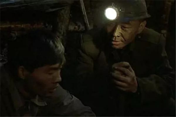 王宝强曝光这些行骗的“杀猪匠”:专害农民工,火化后骨灰冲进马桶