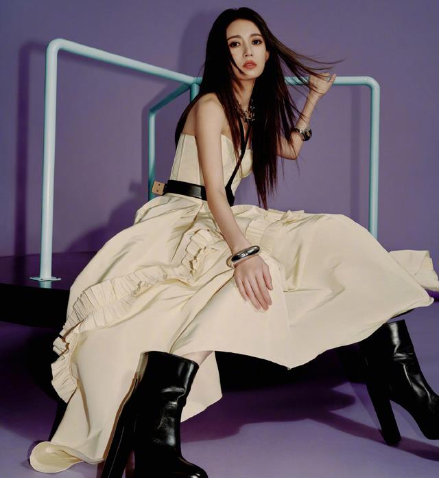 陈钰琪|陈钰琪公主裙造型上线,与王鹤棣狂吻,咬嘴唇的吻戏太过瘾了