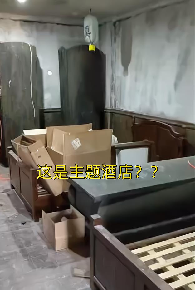 重庆男子入住酒店,发现屋内摆4口棺材,员工:这是我们的特色