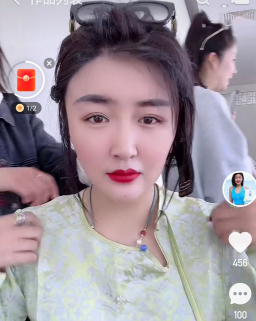 翡翠|娇娇直播卖玉石翡翠，一包十几个只卖100块，扬言一个就值800块