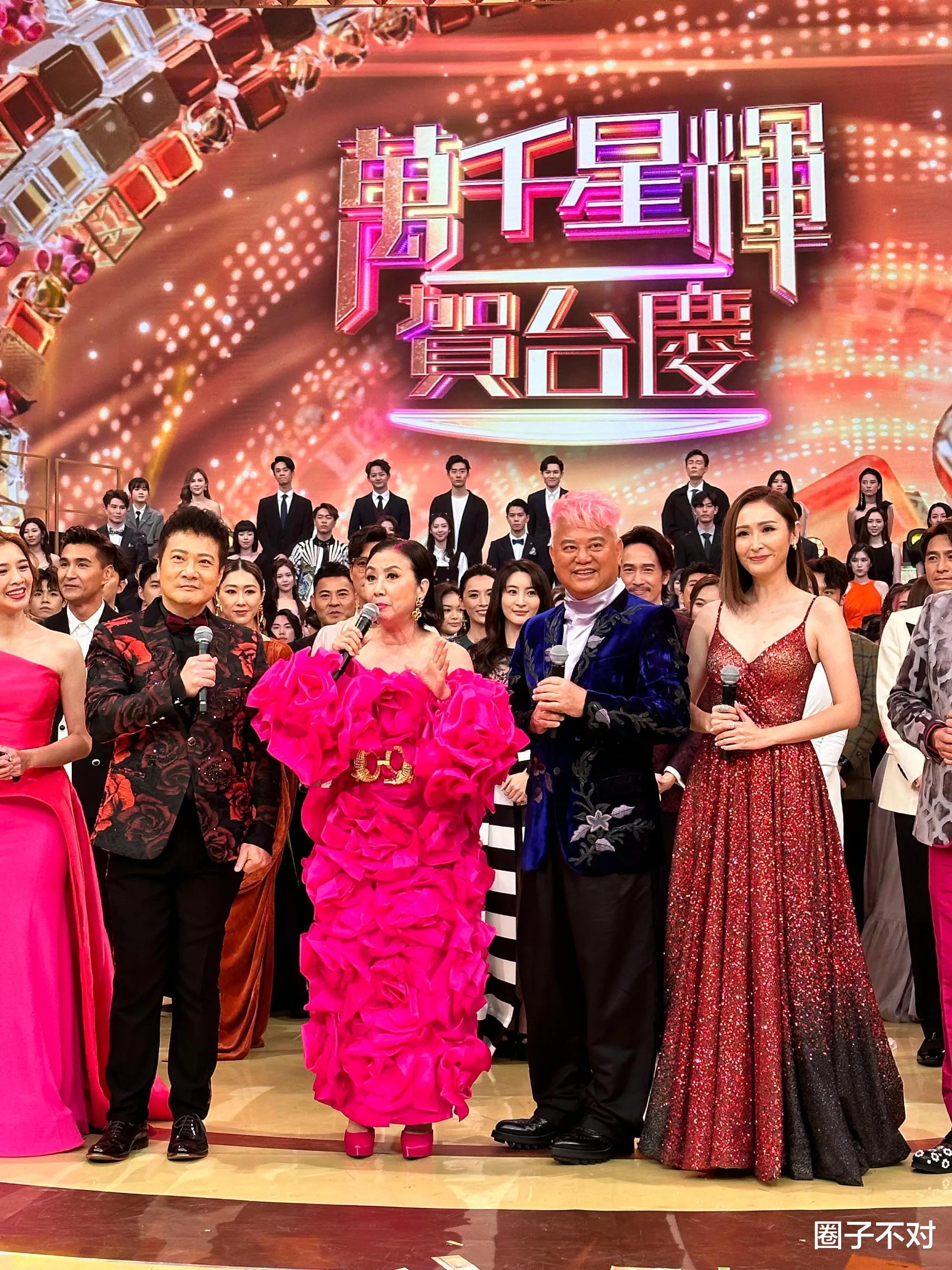 汪明荃|75岁汪明荃参加台庆，抽奖获得电动车，但自己不会开